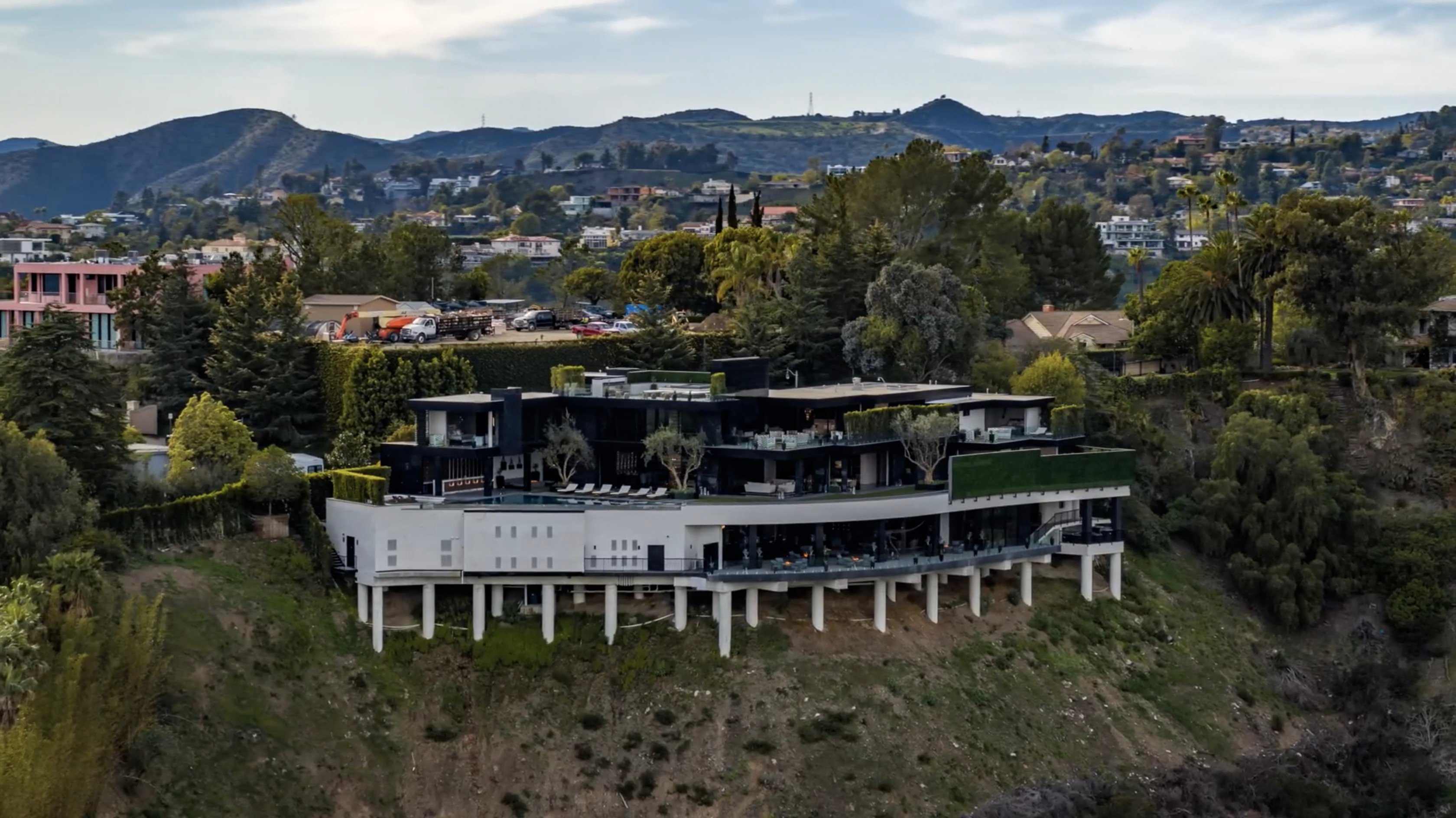 Approximately 36,000 sq ft / (3344 sqm) 2 acre lot / (8,093 sqm)